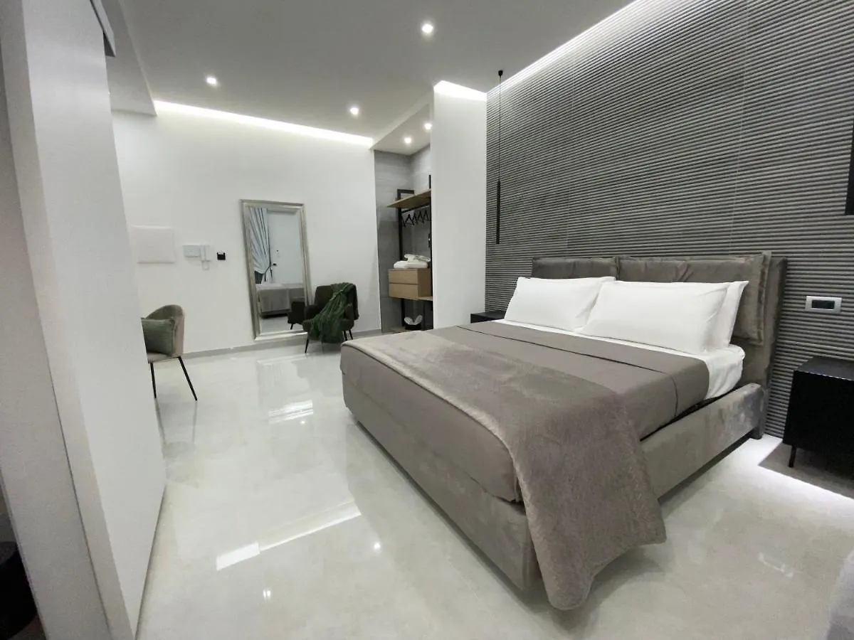Calasanzio26 Luxury Rooms Naples 0*,
